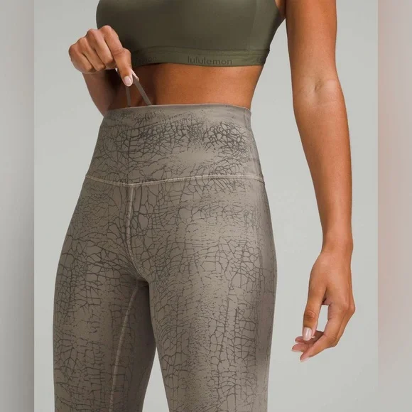 Lululemon✨PRISTINE✨Wunder Train High-Rise Crop 23"✨Thread Dye Rover Black✨size 8 - Picture 1 of 15